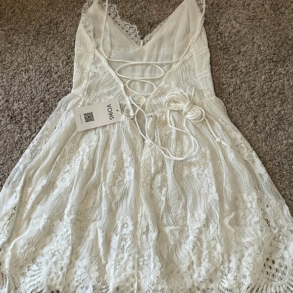 YOINS White Sleeveless V-Neck Sundress - Picture 5 of 9